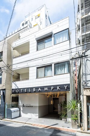 Front of property - Hotel Bampky (Tokyo)