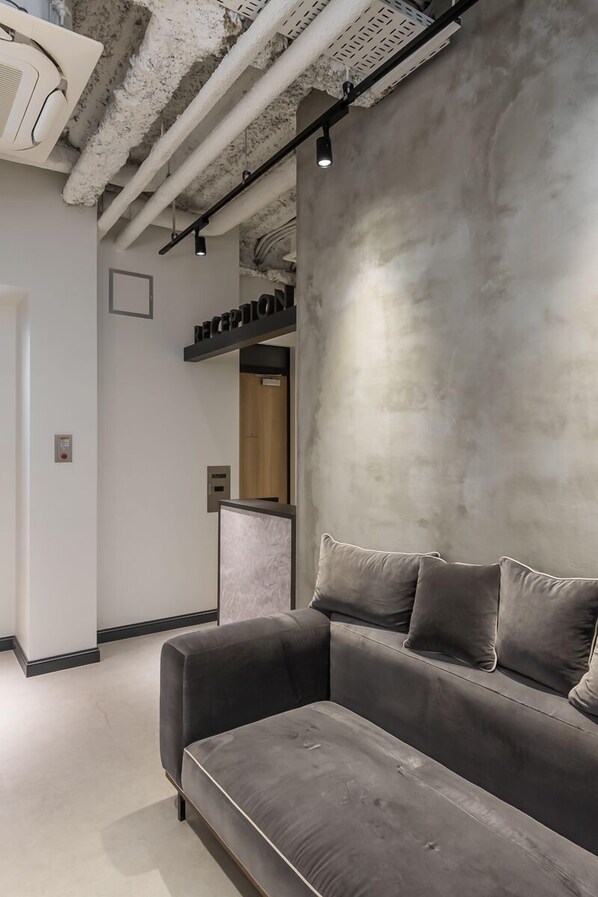 Interior entrance - Hotel Bampky (Tokyo)