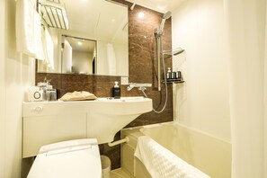 Double Room (3C) | Bathroom | Combined shower/tub, free toiletries, hair dryer, bathrobes - Hotel Bampky (Tokyo)