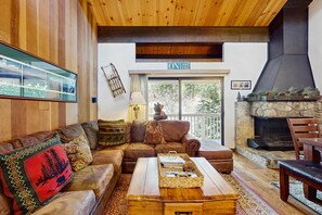 独立别墅, 多张床 (Streamside Townhome) | 起居区