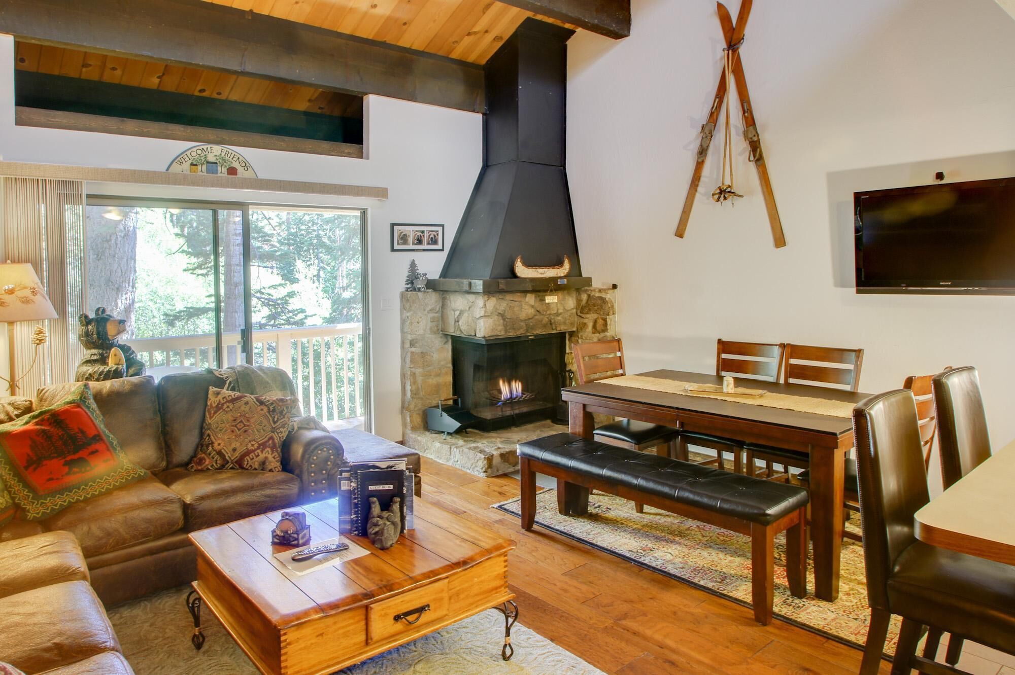 House, Multiple Beds (Streamside Townhome) | Living area