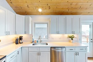House, Multiple Beds (The Kiwanda Surf House) | Private kitchen | Dishwasher - The Kiwanda Surf House (Pacific City)