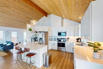 The Kiwanda Surf House