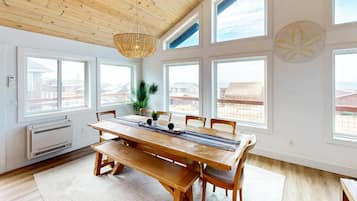 House, Multiple Beds (The Kiwanda Surf House) | Dining