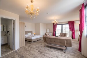 Superior Stüdyo Süit, 1 En Büyük (King) Boy Yatak, Deniz Manzaralı | Oturma alanı | LCD televizyon 