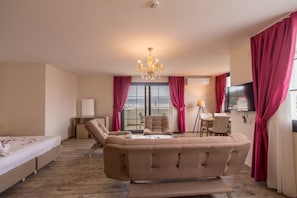 Superior Studio Suite, 1 King Bed, Sea View - Deniz Otel (Seferihisar)