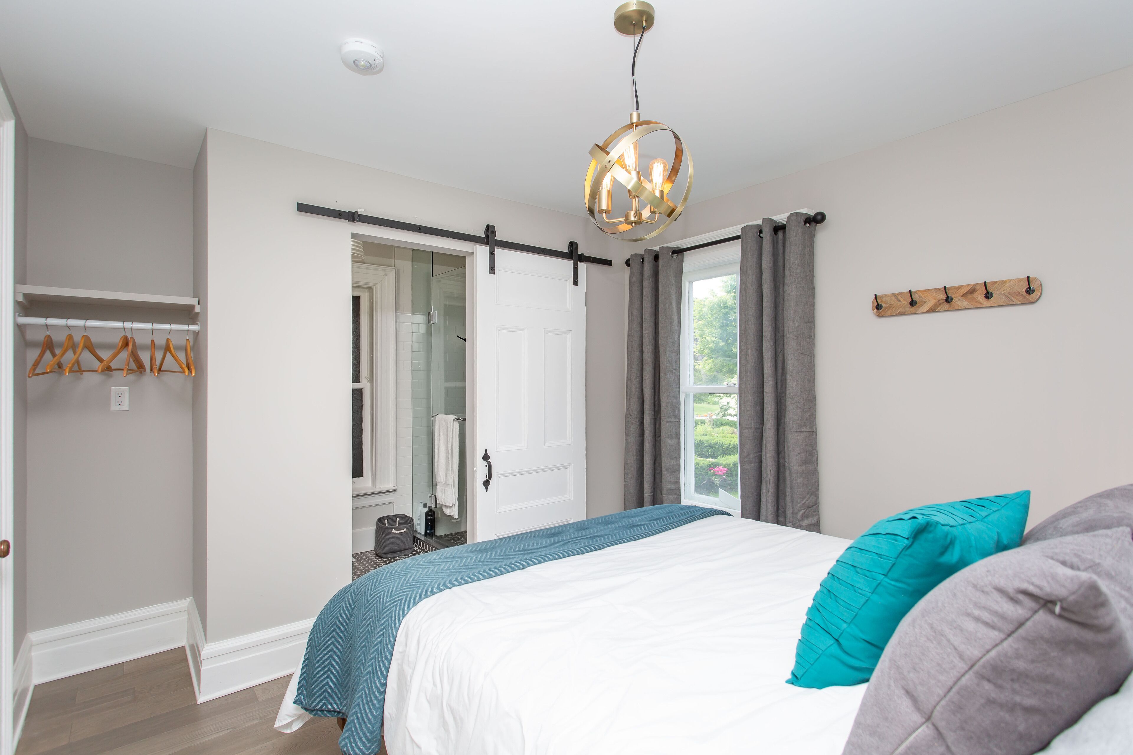 3 makuuhuonetta, silitysrauta/-lauta, ilmainen Wi-Fi, vuodevaatteet