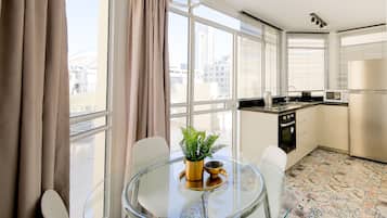 Penthouse, Terrace | Private kitchen | Full-size fridge, microwave, oven, stovetop