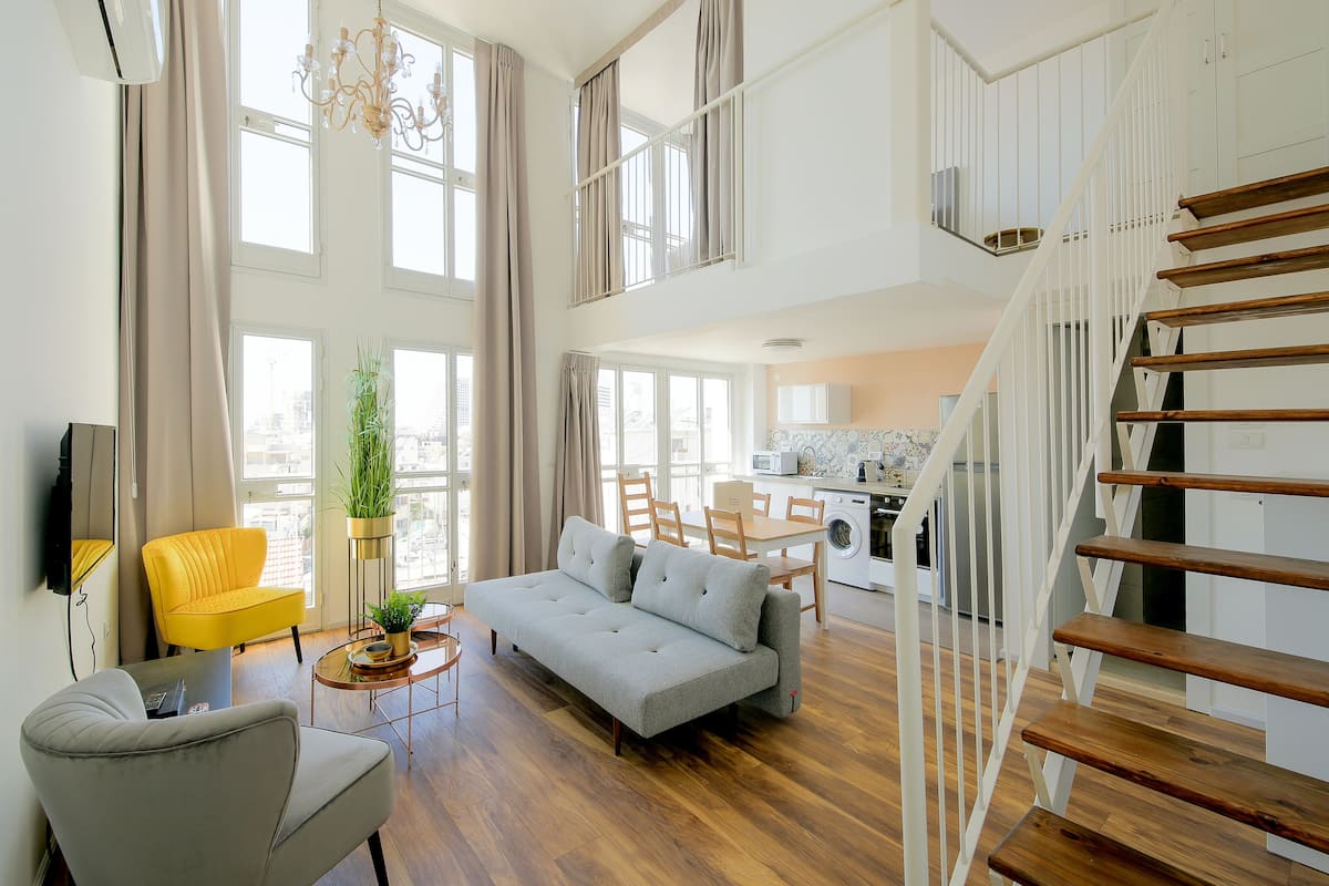 Duplex, Sea View | Living area | 40-inch flat-screen TV with premium TV channels, LED TV