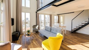 Superior Duplex, Sea View | Living area | 40-inch flat-screen TV with premium channels, LED TV - House of Palm (Tel Aviv)