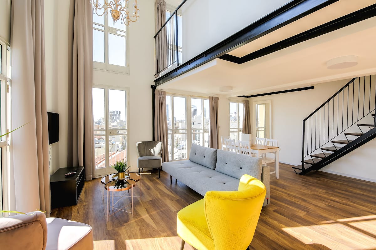 Superior Duplex, Sea View | Living area | 40-inch flat-screen TV with premium channels, LED TV
