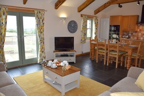 TV, DVD player - Rural Complex 7 Lux Cottages, Hawthorn Cottage, with Beautiful south views (Tregony)