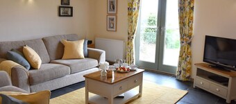 Rural Complex 7 Lux Cottages, Hawthorn Cottage, with Beautiful south views