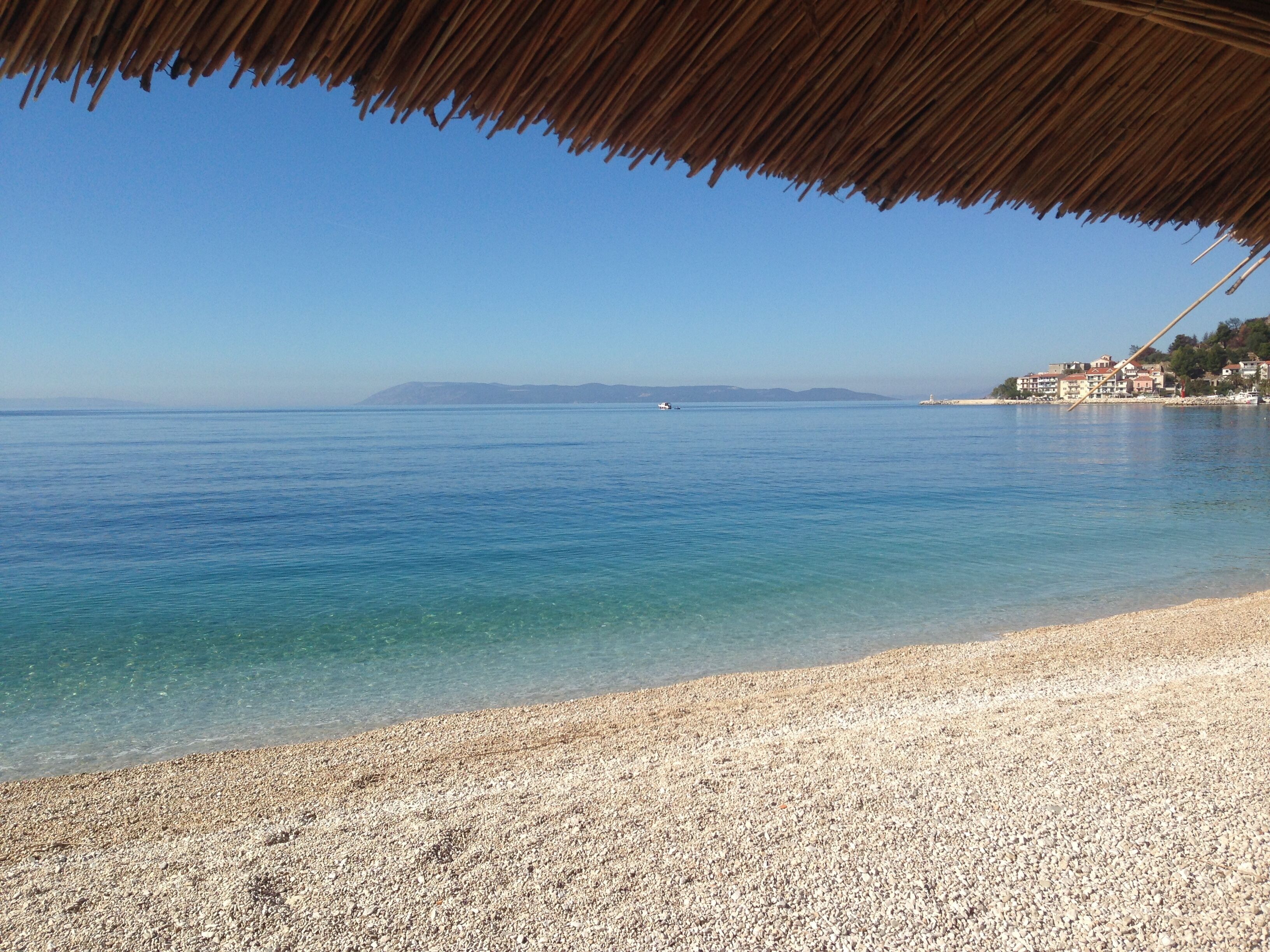 Nær stranden og solsenger