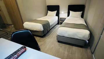 Habitación estándar con 2 camas individuales | Wifi gratis y ropa de cama