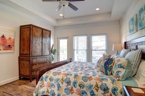 4 bedrooms, iron/ironing board, WiFi, bed sheets
