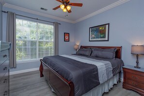 4 bedrooms, iron/ironing board, free WiFi, bed sheets - Upgraded 3br/2ba resort condo near Disney & more! Great onsite bar & restaurant! (Davenport)