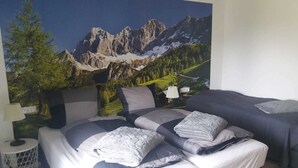 Leilighet, fjellutsikt | Strykejern/-brett, wi-fi (inkludert) og individuelt dekorert