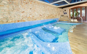 Indoor pool, open 10:00 AM to 8:00 PM, pool loungers - Boutique Hotel & Spa Les Vinyes - Adults Only (Montferri)