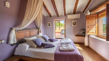 Individually decorated, individually furnished, bed sheets