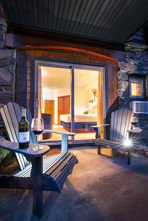 Terrace/patio - A Bear and Bison Inn (Canmore)
