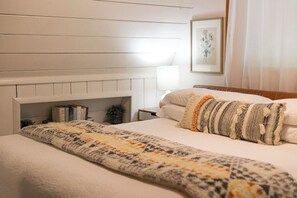 3 bedrooms, iron/ironing board, travel crib, free WiFi - Appalachian A-Frame: Fall Family Getaway w/Hot tub, vintage arcade & Fire Pit! (Sugar Grove)