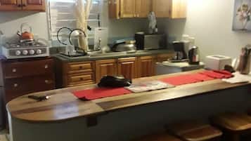 Microwave, oven, stovetop, coffee/tea maker