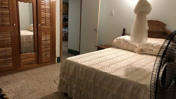 3 bedrooms, internet, bed sheets, wheelchair access