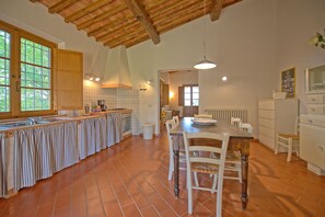 Dining - Stunning private villa with private pool, WIFI, TV, terrace, pets allowed and panoramic view (Legoli)