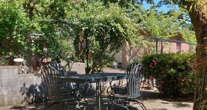 Estudio privado limpio, ubicado en un vecindario muy hermoso