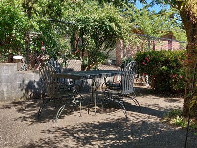 Clean Private Studio - Centrally Located in a Very Beautiful Neighborhood