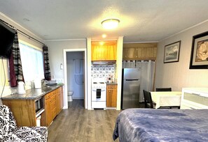 1 habitación, escritorio, tabla de planchar con plancha y wifi gratis 