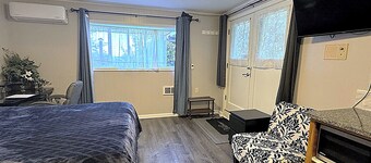 Clean Private Studio - Centrally Located in a Very Beautiful Neighborhood