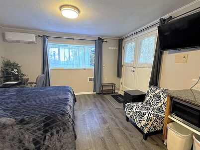 Clean Private Studio - Centrally Located in a Very Beautiful Neighborhood