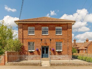 Exterior - 4 bedroom accommodation in Hindolveston, near Holt (Hindolveston, near Holt)