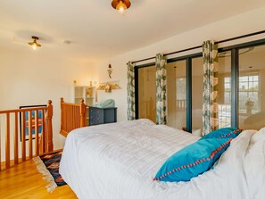 4 bedrooms, free WiFi, bed sheets - 4 bedroom accommodation in Hindolveston, near Holt (Hindolveston, near Holt)