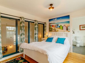 Room - 4 bedroom accommodation in Hindolveston, near Holt (Hindolveston, near Holt)