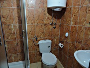 Apartment Mihailo | Bathroom | Shower, hair dryer, towels, toilet paper - Apartman Pribilovic (Budva)