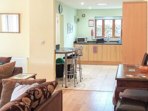 Dining - 1 bedroom accommodation in Malvern (Malvern)