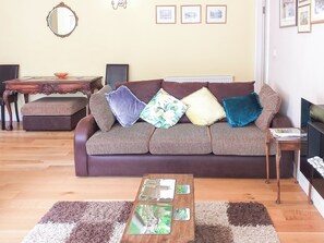 Living area - 1 bedroom accommodation in Malvern (Malvern)