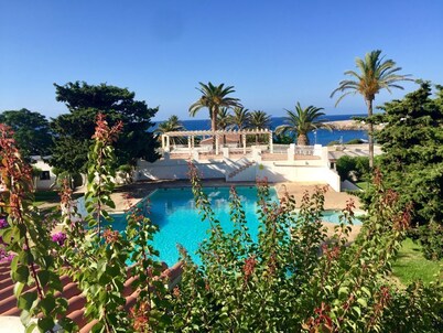 Apartment 25 m from the sea