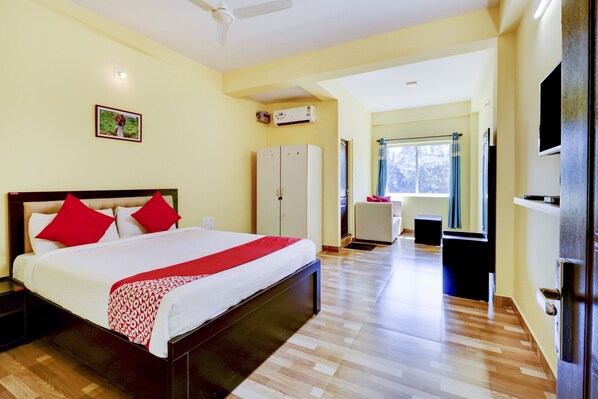 Egyptian cotton sheets, premium bedding, down duvets, Tempur-Pedic beds - Gaurika Residency Lodging and Boarding (Udupi)