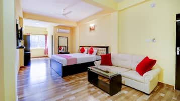 1 bedroom, Egyptian cotton sheets, premium bedding, down duvets