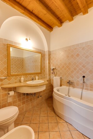 Chambre, bain à remous | Salle de bain