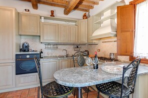 Placa de cocina y utensilios de cocina