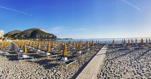 Liegestühle, Strandtücher