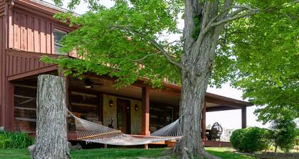 1847 Log Home with modern comfort. Near Louisville & Bourbon Trail