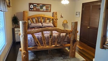 3 bedrooms, desk, iron/ironing board, travel crib