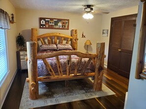 3 bedrooms, desk, iron/ironing board, travel cot