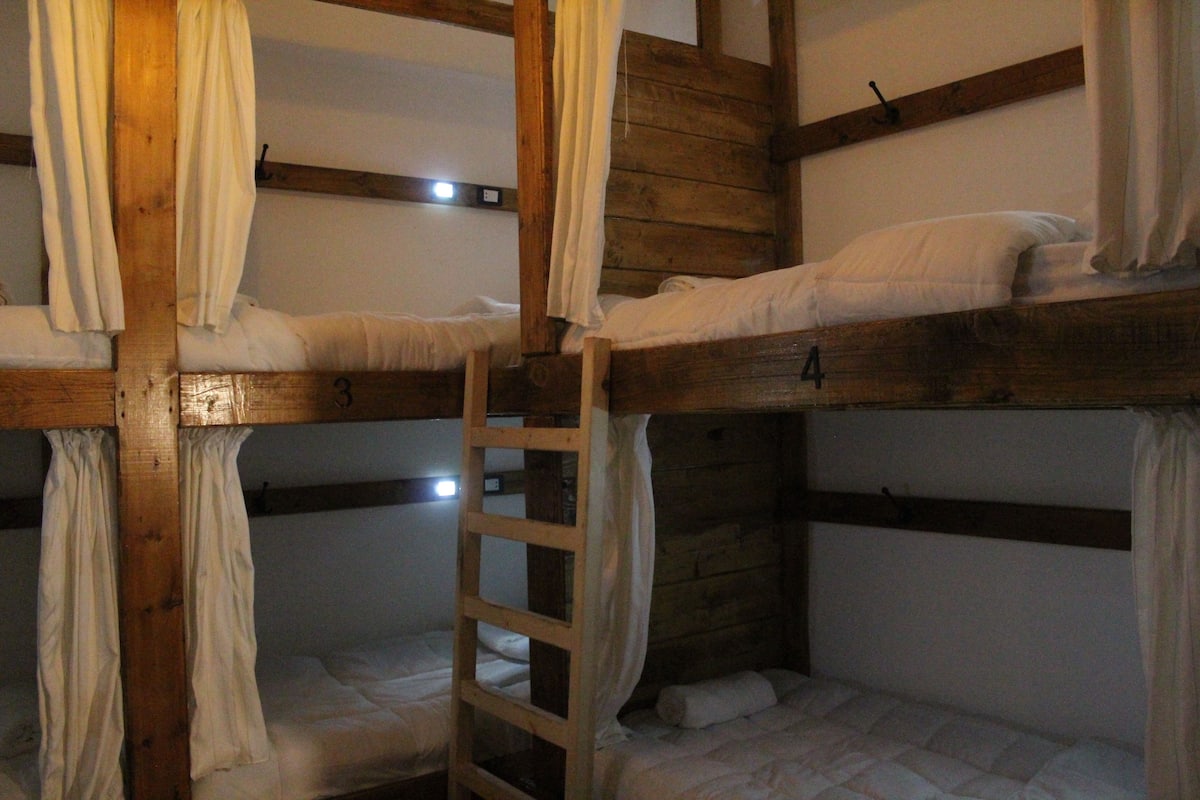 In-room safe, desk, laptop workspace, soundproofing